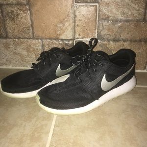 Black Nike Shoes
